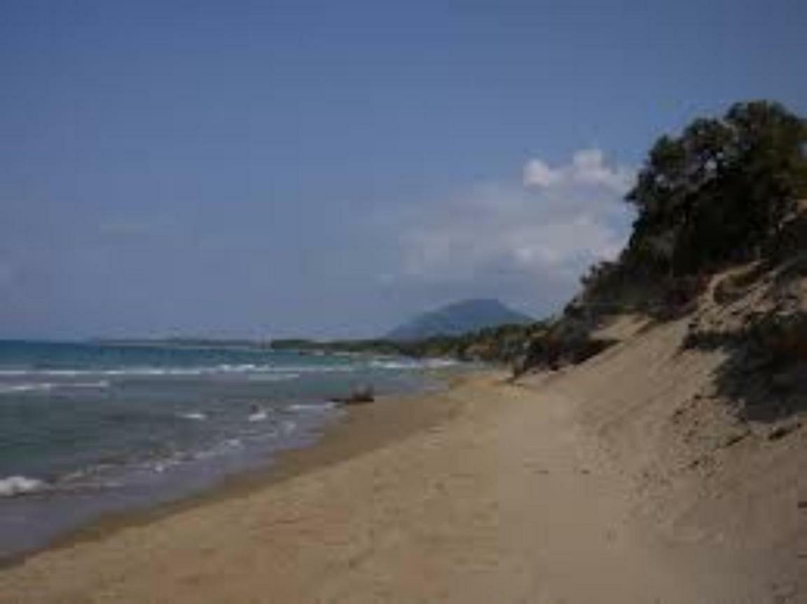 Issos Apartments Agios Georgios  ภายนอก รูปภาพ
