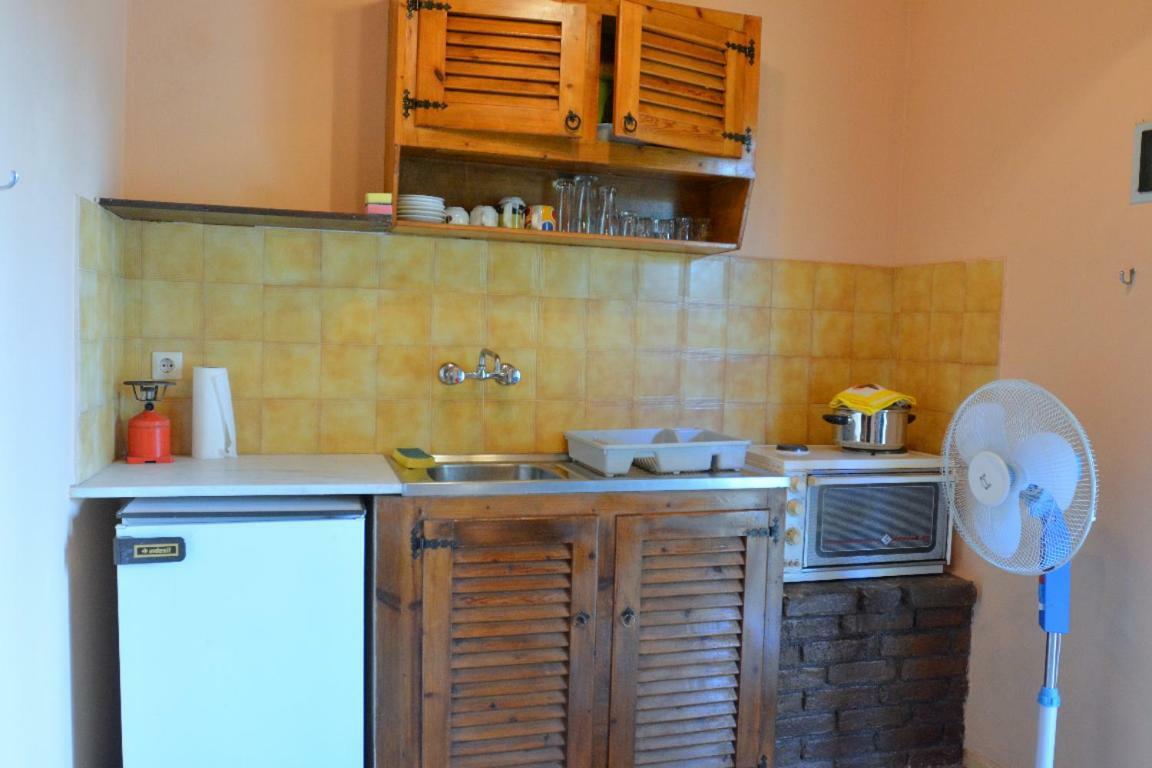 Issos Apartments Agios Georgios  ภายนอก รูปภาพ